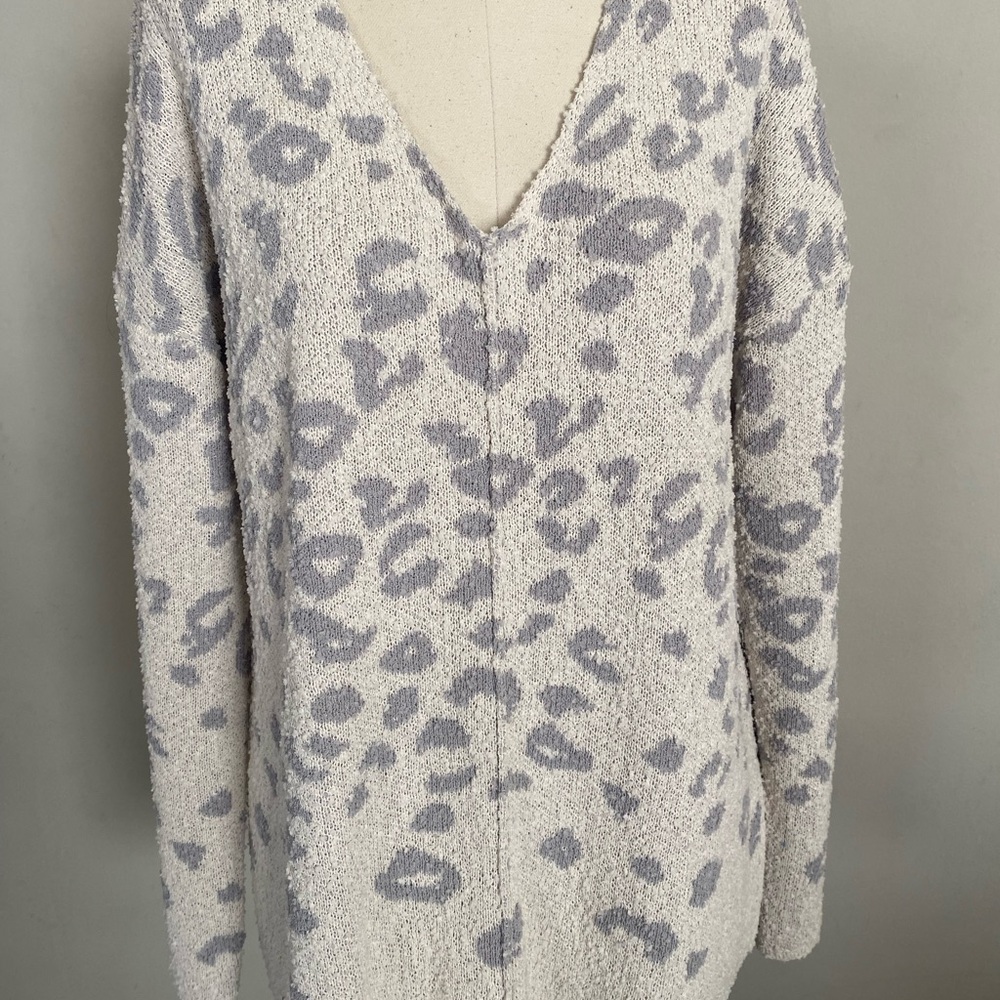 Knox Rose V-Neck Gray Animal Print Sweater - Picture 6 of 6